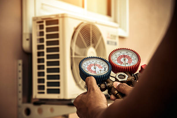 Professional Hvac technician working in Barling, AR
